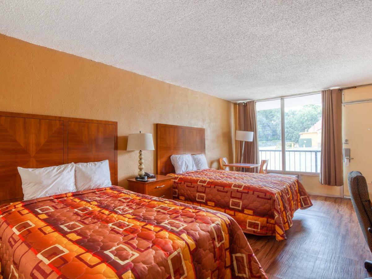 Budgetel Inn & Suites Forest Park Εξωτερικό φωτογραφία