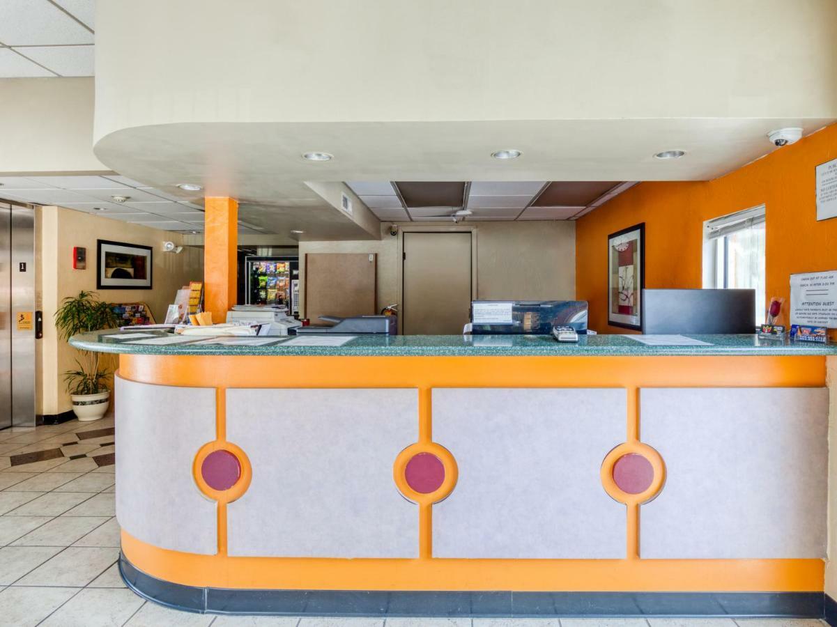 Budgetel Inn & Suites Forest Park Εξωτερικό φωτογραφία