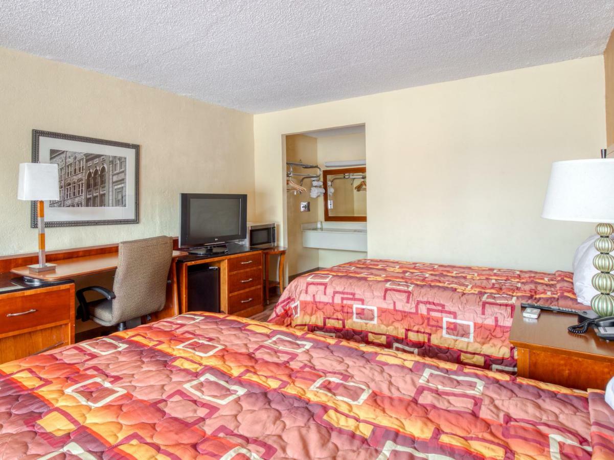 Budgetel Inn & Suites Forest Park Εξωτερικό φωτογραφία