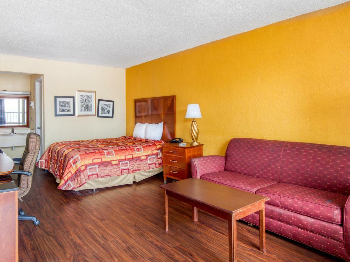 Budgetel Inn & Suites Forest Park Εξωτερικό φωτογραφία