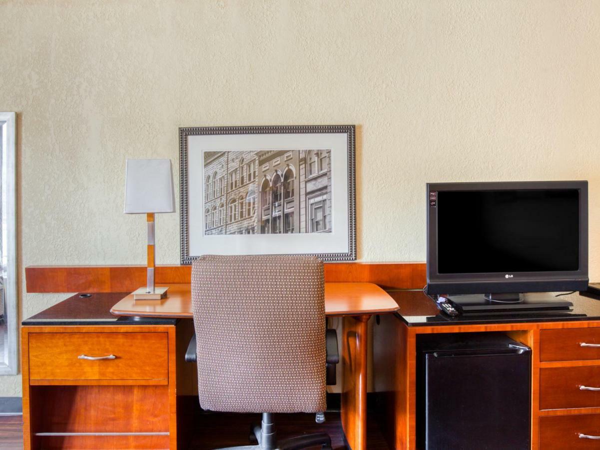 Budgetel Inn & Suites Forest Park Εξωτερικό φωτογραφία
