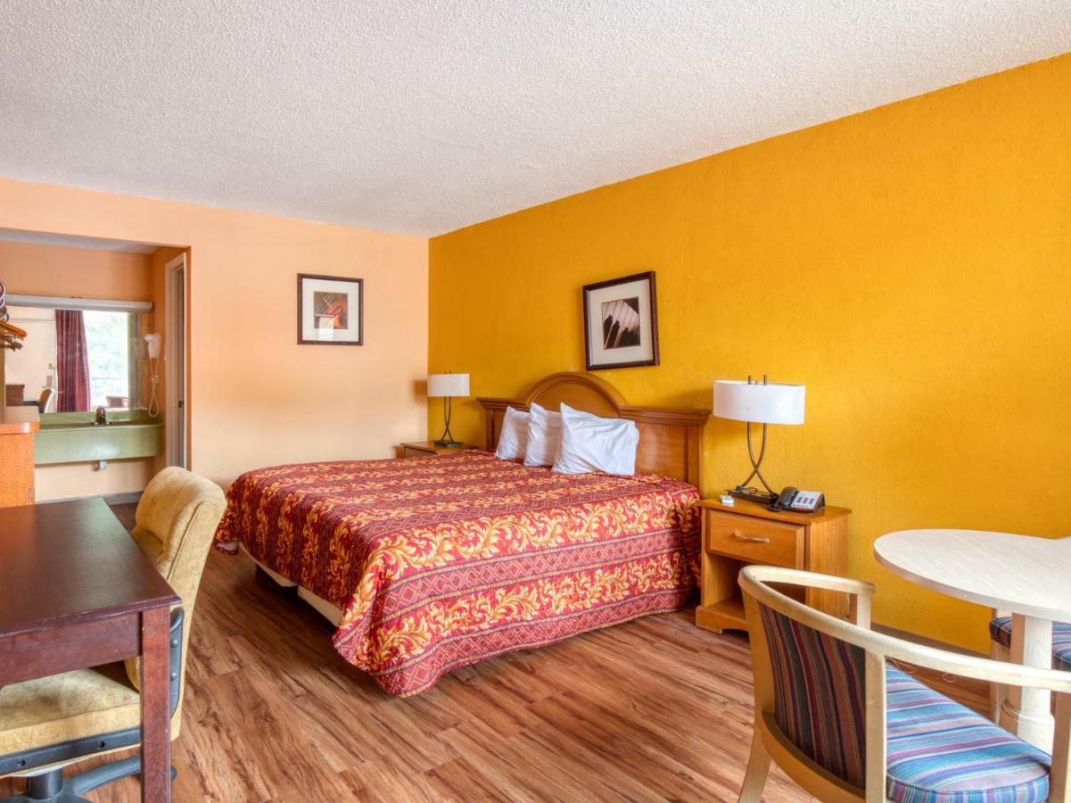 Budgetel Inn & Suites Forest Park Εξωτερικό φωτογραφία