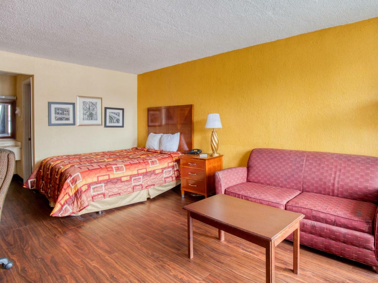Budgetel Inn & Suites Forest Park Εξωτερικό φωτογραφία