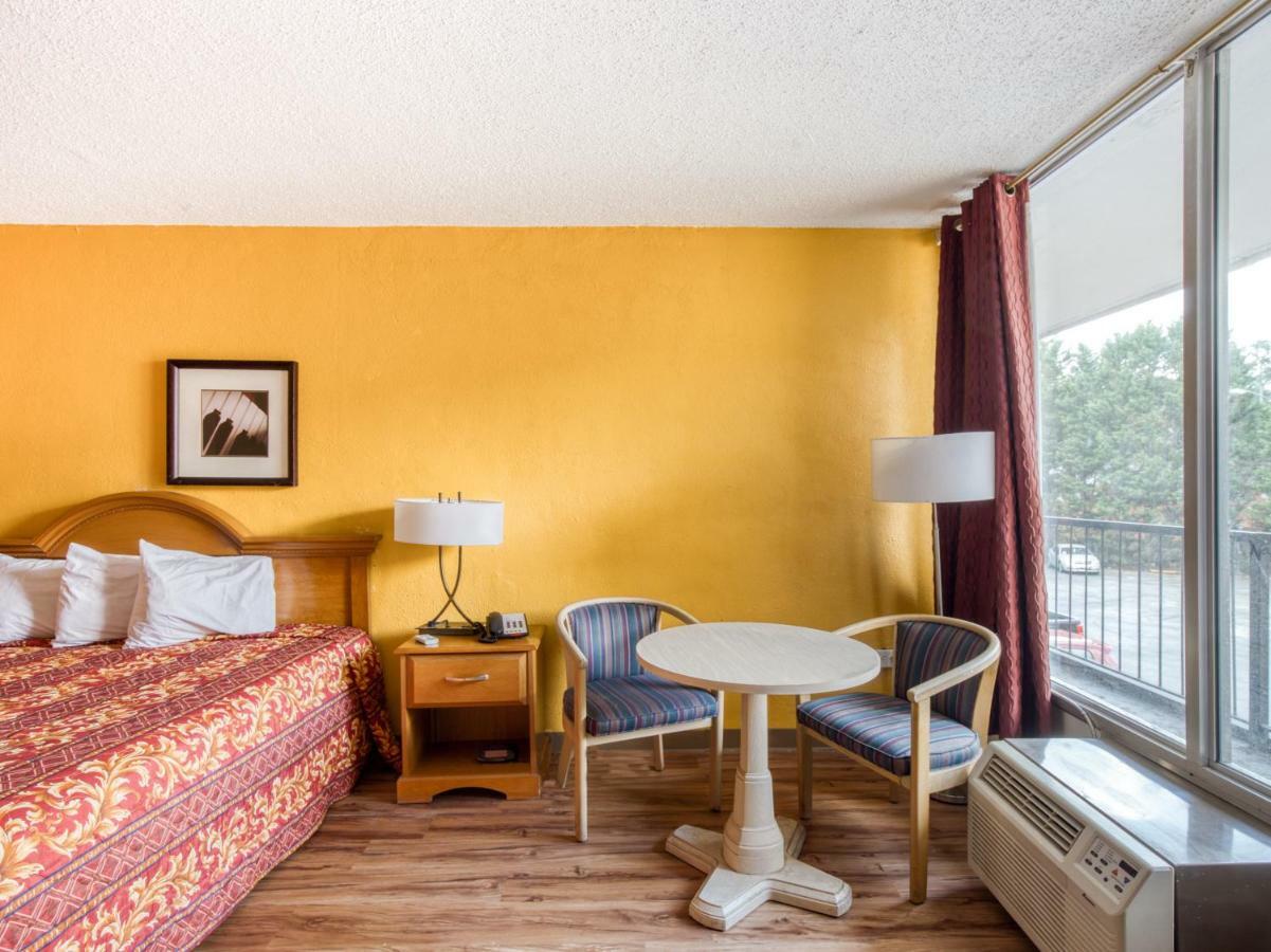 Budgetel Inn & Suites Forest Park Εξωτερικό φωτογραφία