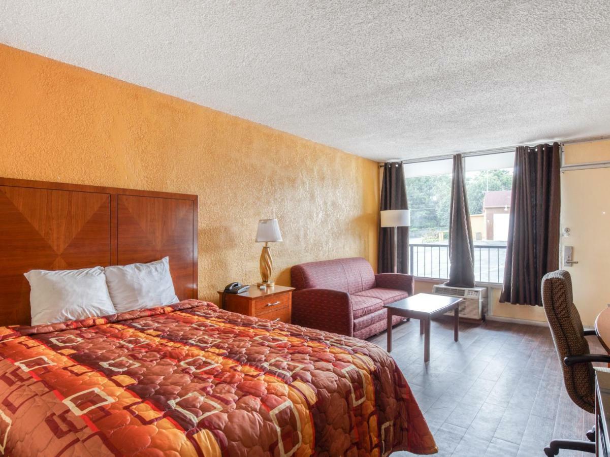 Budgetel Inn & Suites Forest Park Εξωτερικό φωτογραφία