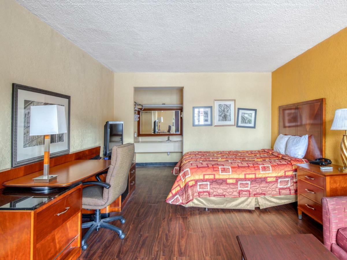 Budgetel Inn & Suites Forest Park Εξωτερικό φωτογραφία