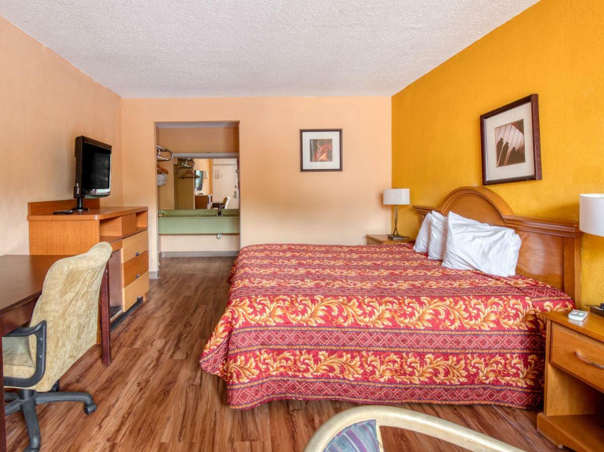 Budgetel Inn & Suites Forest Park Εξωτερικό φωτογραφία
