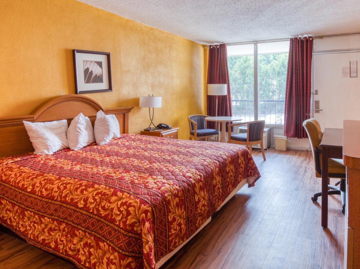 Budgetel Inn & Suites Forest Park Εξωτερικό φωτογραφία